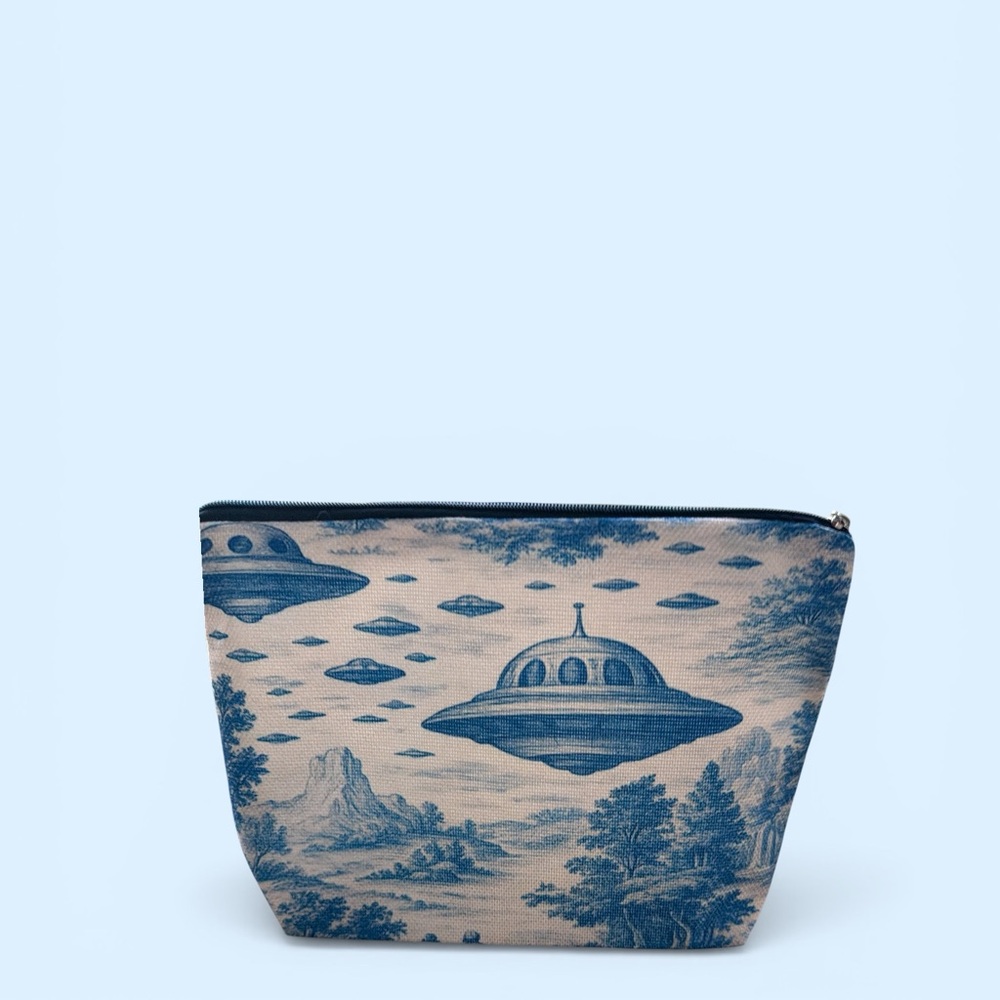 UFO Themed Cosmetic Bag 👽 New - Picture 2 of 6